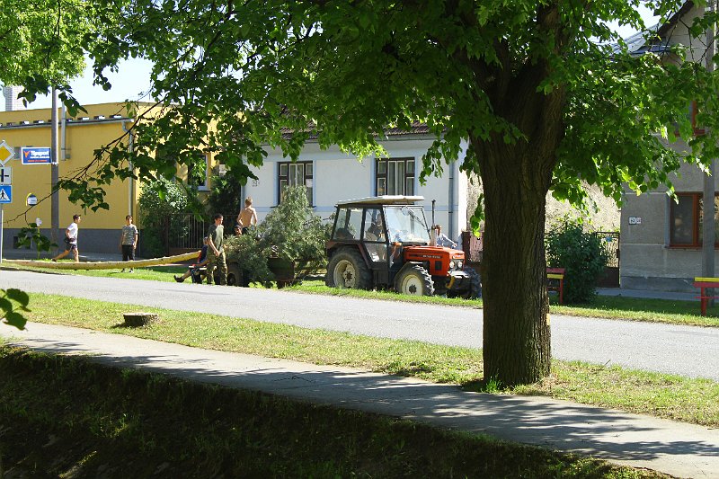 Stavanie maja (1).JPG